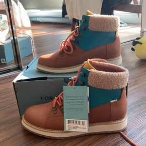 Waterproof, snow shoes